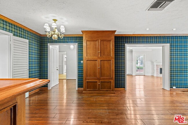 Building Photo - 710 Alta Dr