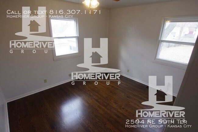 Building Photo - Gladstone Hidden Gem; Available NOW!!  Imm...