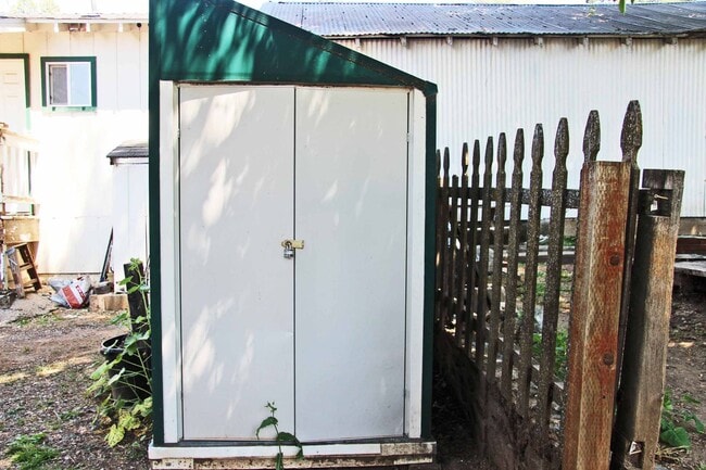 Building Photo - Nice cottage in Tuolumne