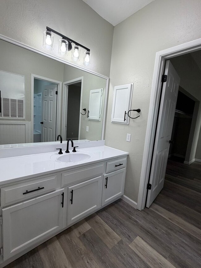 Building Photo - 1 bedroom - Gazebo- Near SFA, NO PETS!