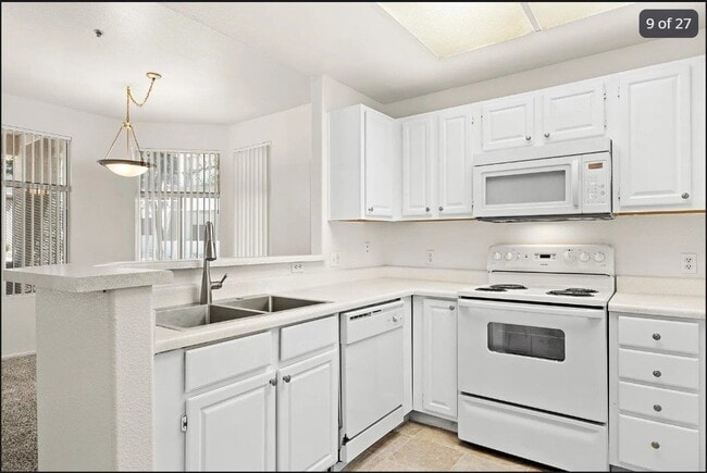 Building Photo - 11375 E Sahuaro Dr