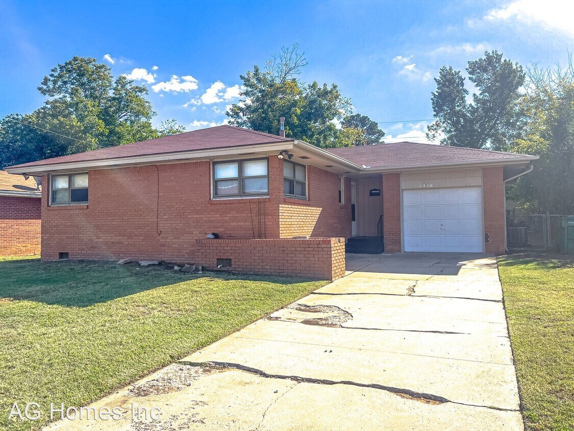 Primary Photo - 3 br, 1 bath House - 1216 NE 48th St