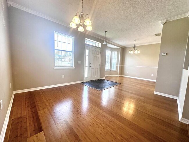 Foto del edificio - 1538 Sarus Ave