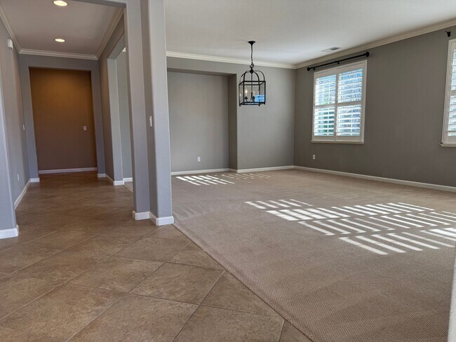 Building Photo - Beautiful 3 bedroom in Whitney Ranch