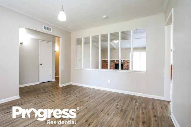 Building Photo - 4141 Yellowleaf Dr