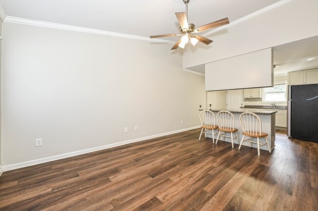 Foto del edificio - 302 E Hudson St