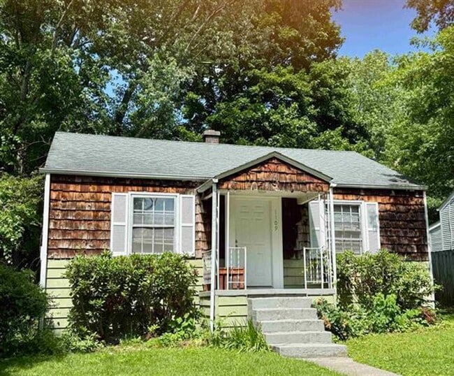 Beautiful Cottage Style Home - Beautiful Cottage Style Home
