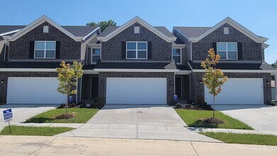 Building Photo - 20 Fairmount Grove Dr