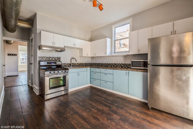 Foto del edificio - 3235 N Albany Ave