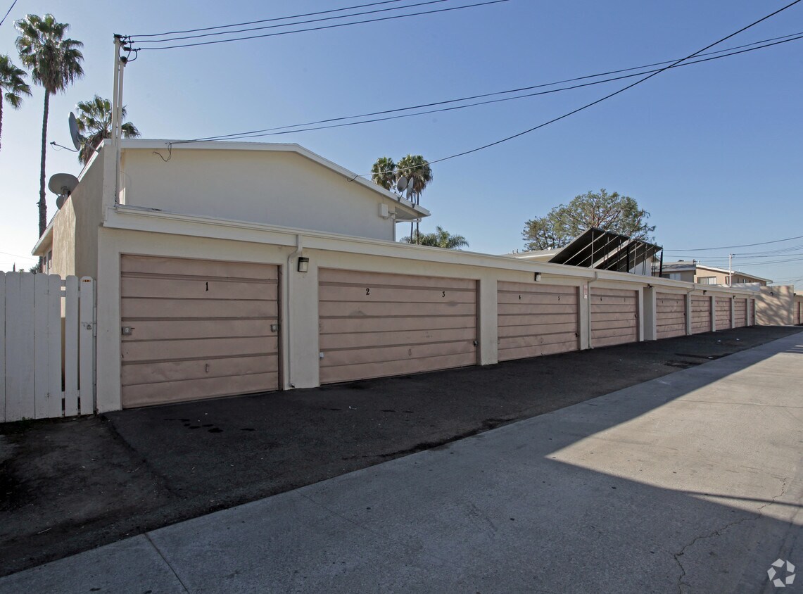 Building Photo - 913-917 S Park Cor