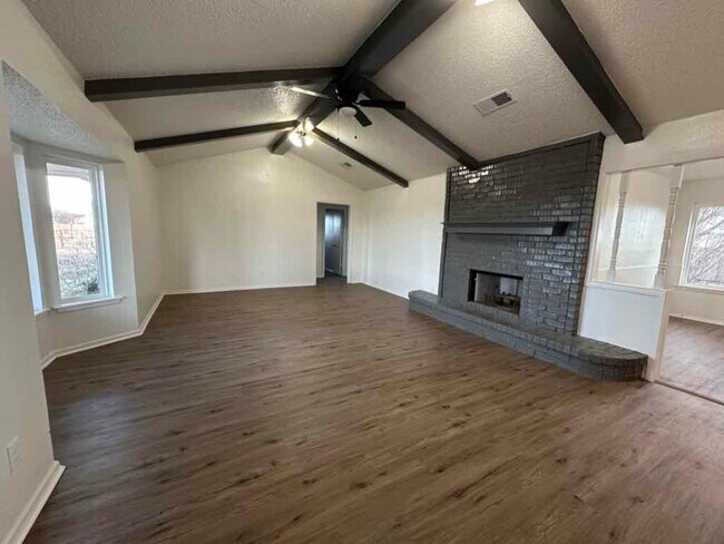 Foto del edificio - 8425 Woodrow Rd