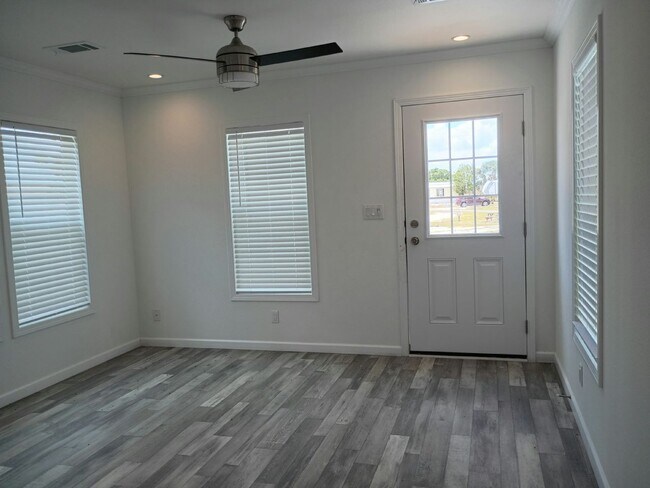 Building Photo - 28 Lily Dr