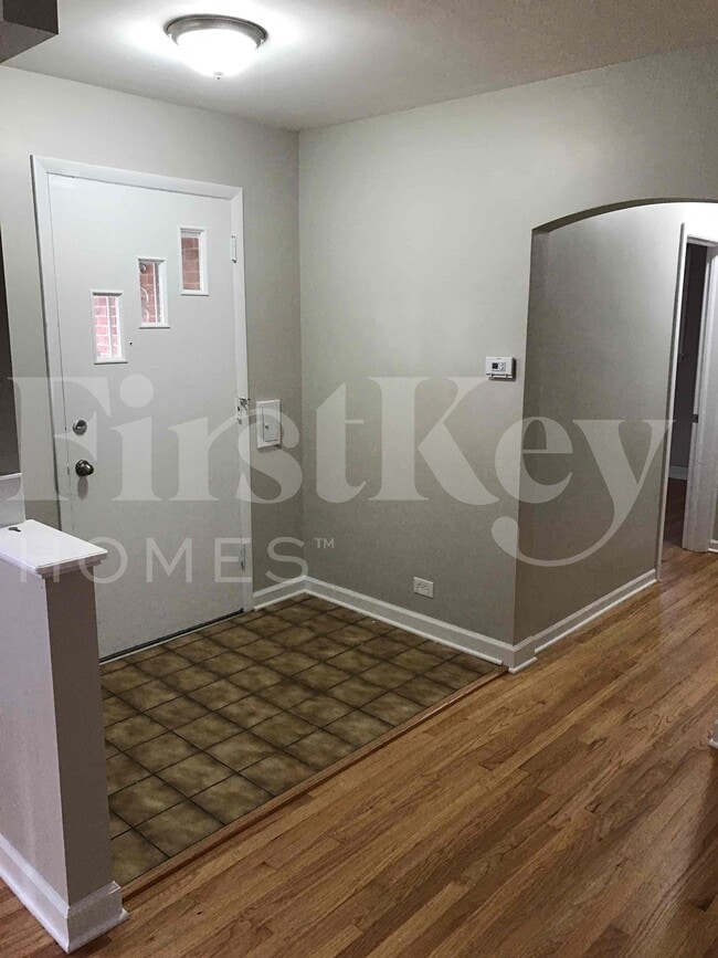 Building Photo - 723 Manchester Ave