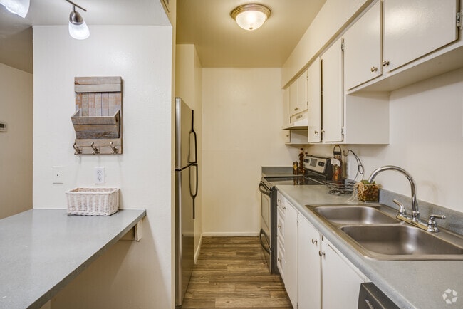 2 BR, 2 BA - 1,000SF - Eclipse Apartments