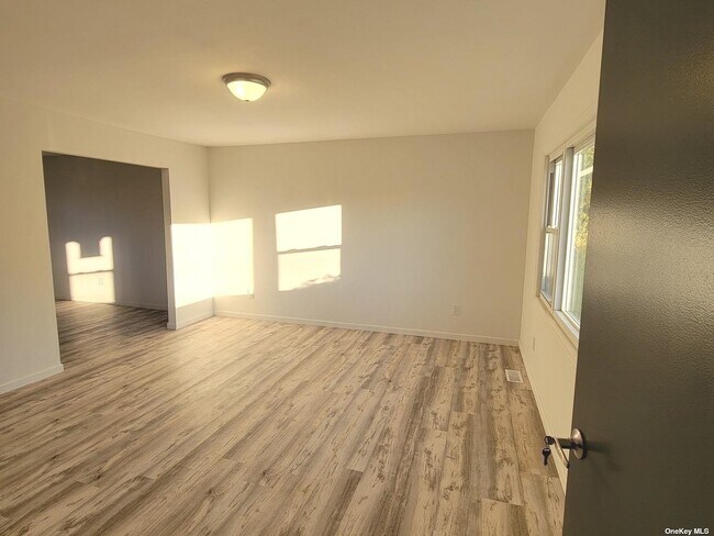 Building Photo - 2 Quaker Ct