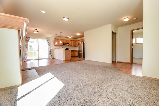 Building Photo - 1349 Burnside Pl
