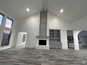 Building Photo - 2027 Woodland Dr