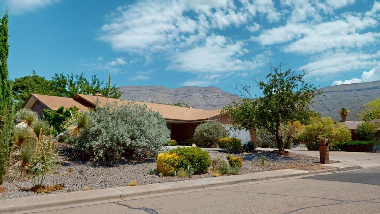 Primary Photo - Fully Furnished 3 Bedroom Rental