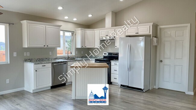 Foto del edificio - Welcome home to this charming 3 bedroom, 2 bathroom home in the heart of Yelm!