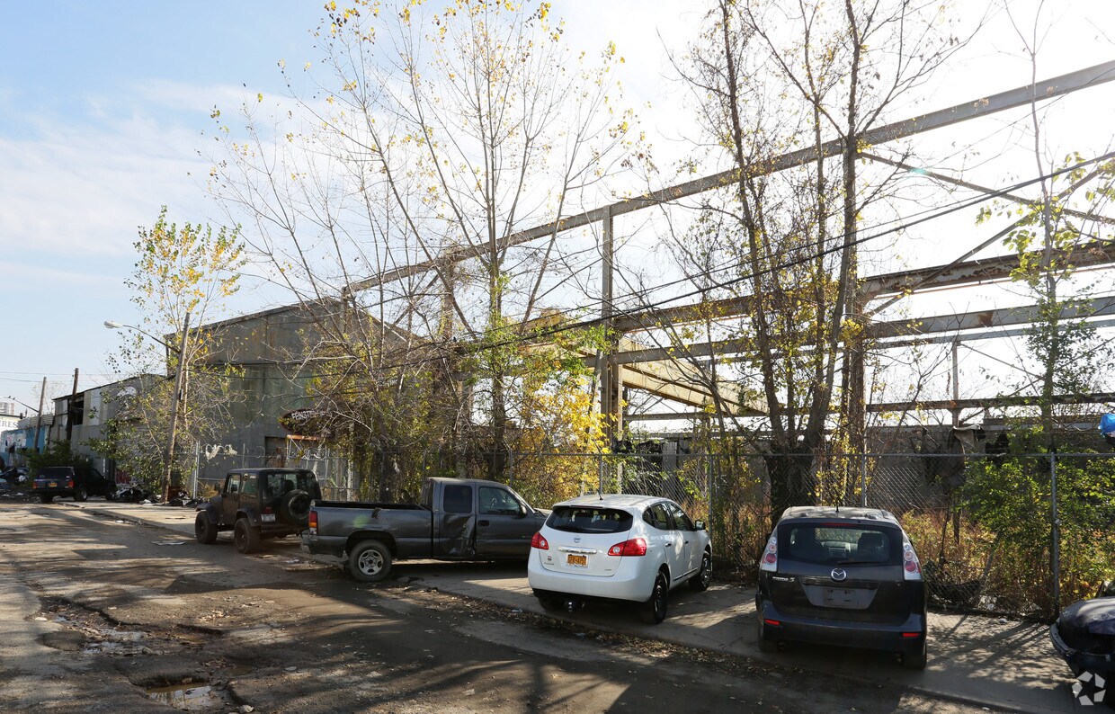Building Photo - Willets Point