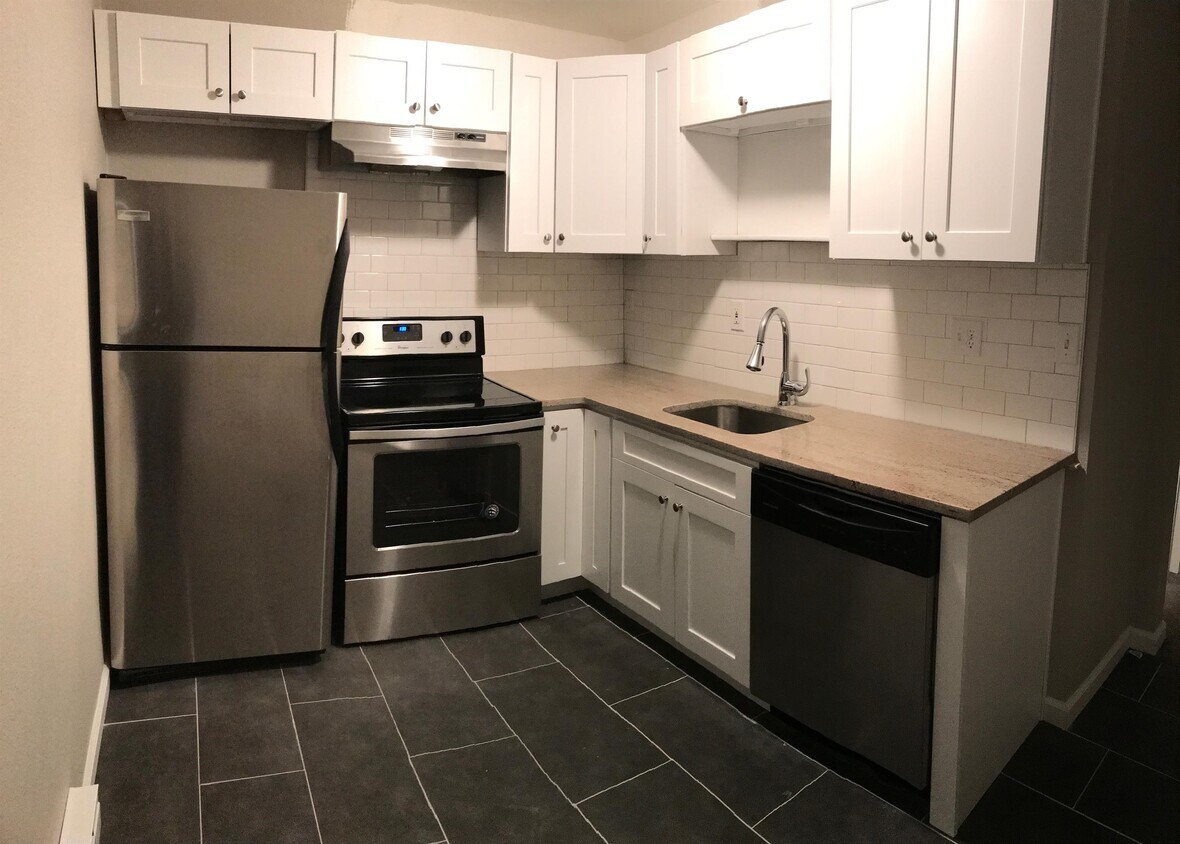 Primary Photo - 1530 Utica St