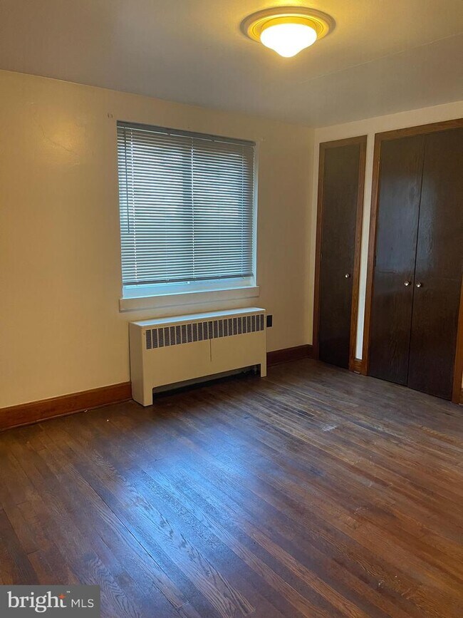 Building Photo - 5482 Buchanan Trail W
