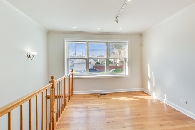 Building Photo - 3414 W Cullom Ave