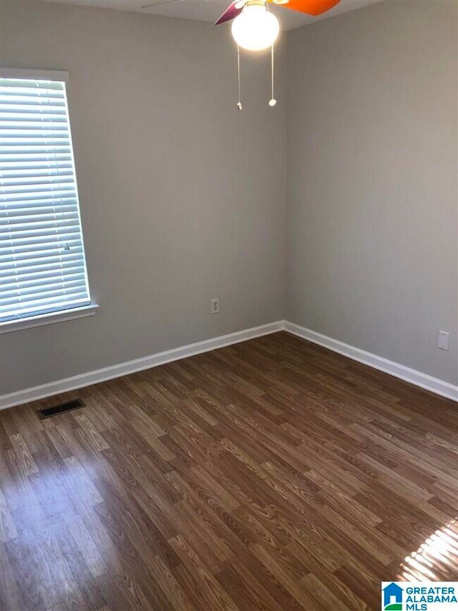 Building Photo - 805 Moonlite Dr