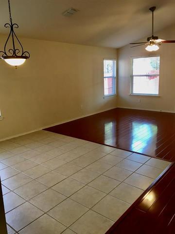 Foto del edificio - 2717 Elderberry Ln