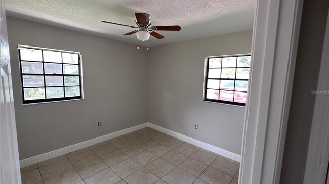 Foto del edificio - 210 N Lone Oak Dr