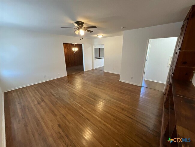 Foto del edificio - 1004 Lawndale Ave