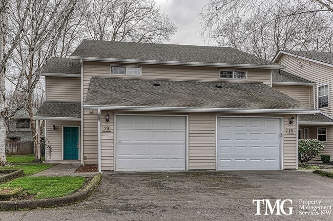 Building Photo - Stylish 3 BD Townhome Near Vancouver Mall