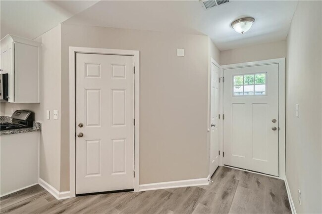 Foto del edificio - 1150 Chapman Cir