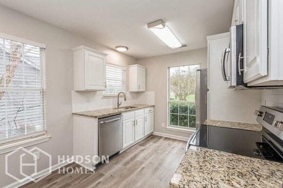 Building Photo - GET 1ST FULL  MONTH'S RENT FREE! - 11921 S...
