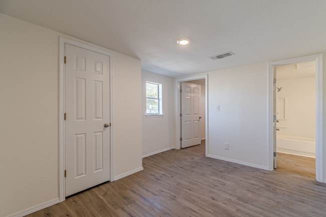 Building Photo - 509 Brown Ave