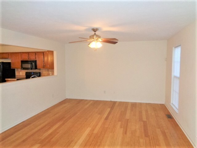 Building Photo - 302 Holland Ridge Dr