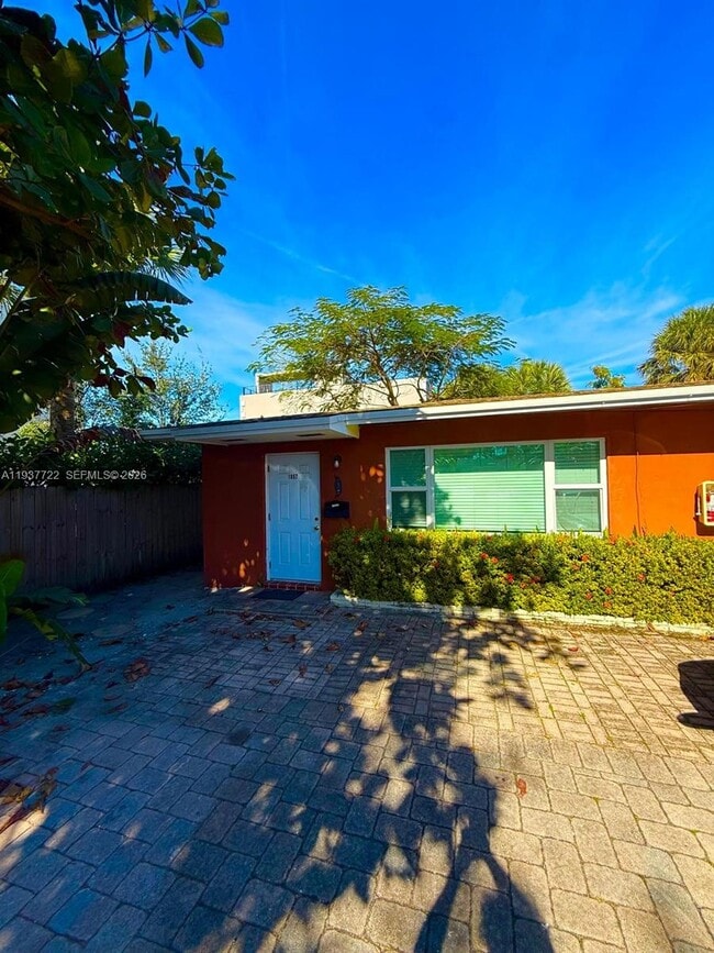 Building Photo - 1055 NE 34th Ct