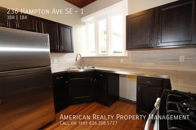 Foto del edificio - 236 Hampton Ave SE