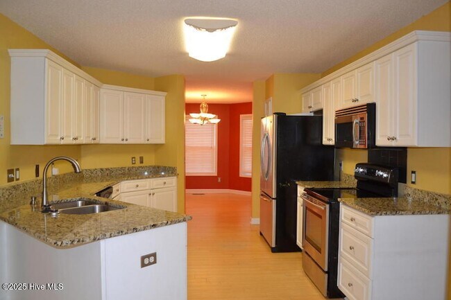 Foto del edificio - 114 Willow Creek Ln