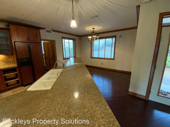 Building Photo - 3 br, 2.5 bath House - 516 Sparrow Hawk CT SE