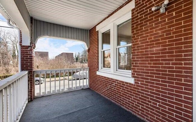 Foto del edificio - Stunning 3-Bedroom Townhome in East Gemant...