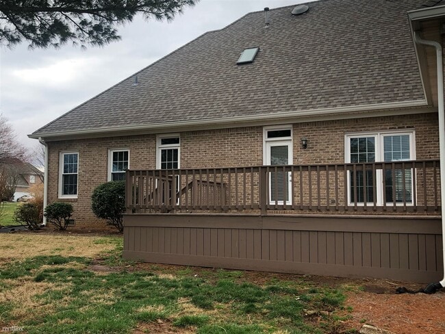 Foto del edificio - 4 br, 3 bath House - 118 Paulette St