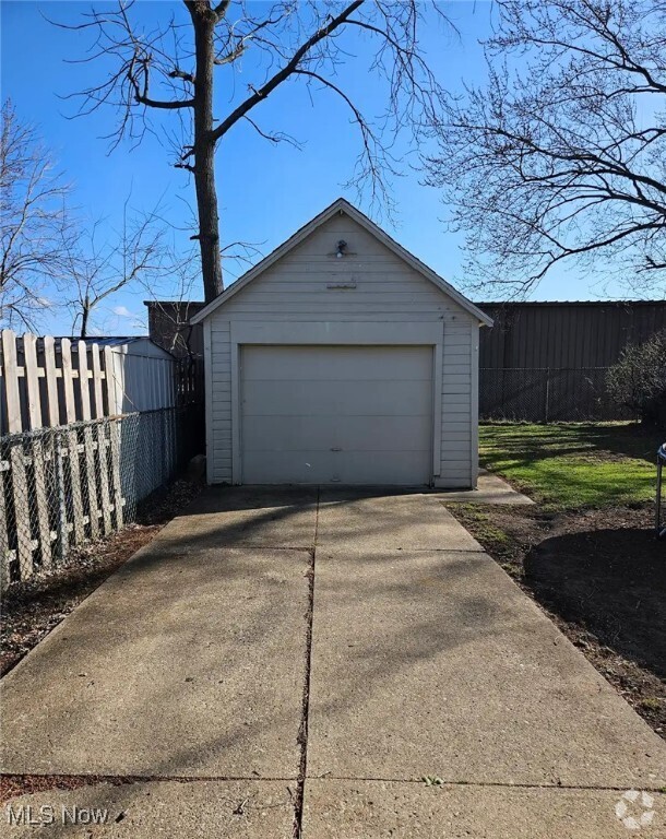 Building Photo - 13713 Thornhope Rd