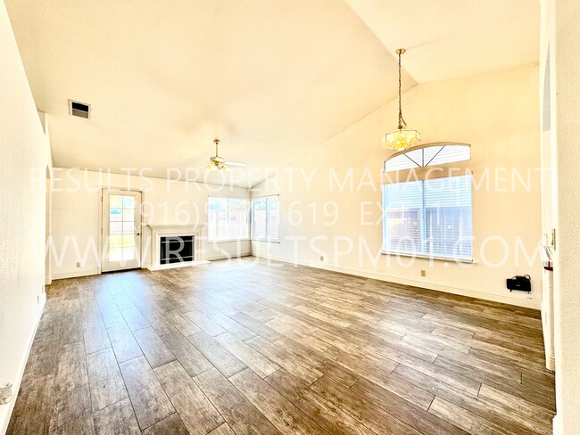 Building Photo - 3-Bedroom Home Near Elk Grove Park - Avail...