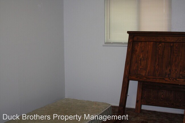 Building Photo - 3 br, 1.5 bath House - 3305 Southerland