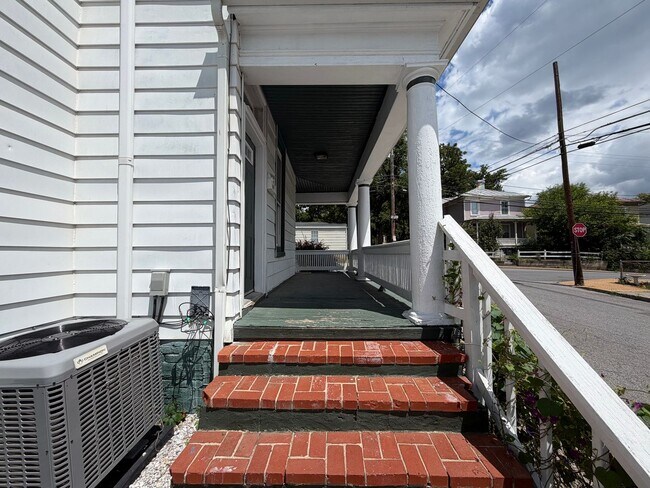 Foto del edificio - 702 Nelson St
