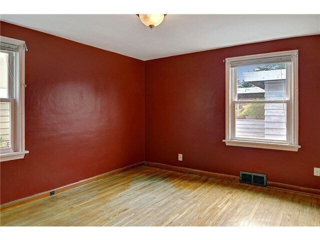 Building Photo - 1405 N Northgate Way