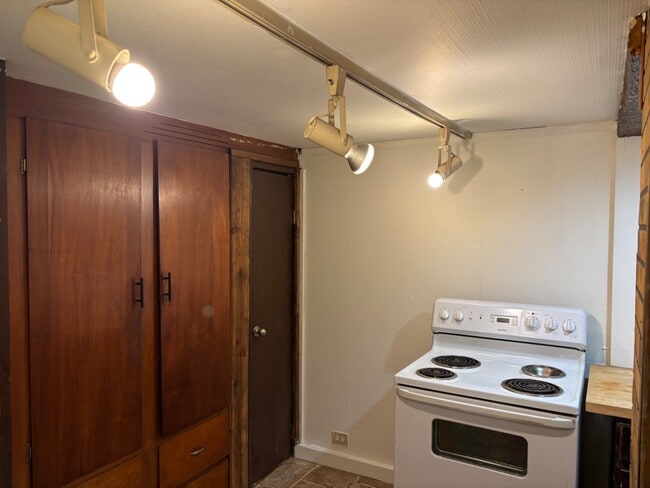 Building Photo - 631 Lehigh Ln