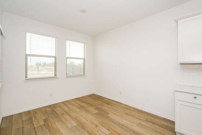 Foto del edificio - 920 Rusty Spur Ln