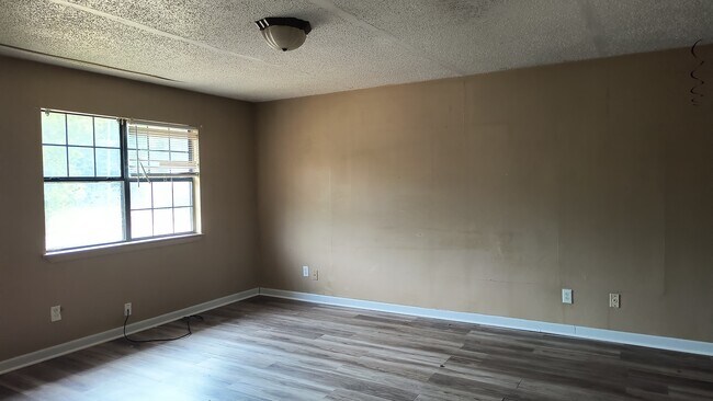 Foto del edificio - 903 W Dallas Ave